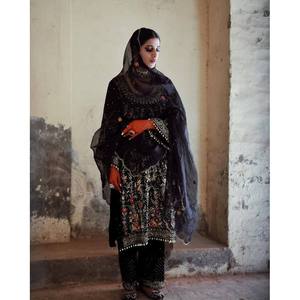 Hermoso Salwar Kameez de Seda para Fiesta, Talla XL, Top y Pantalón con Dupatta - Product Image 5