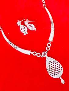 Conjunto de Collar, Pendientes, Anillo y Pulsera con Acabado Dorado Floral, Joyería de Diseño Elegante 23323 - Product Image 2