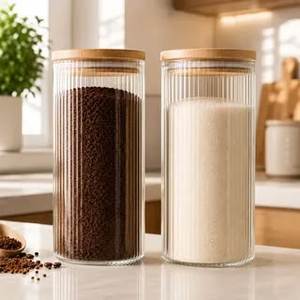 Pot en verre artisanal avec couvercle métallique pour le stockage d'aliments naturels, décoration de cuisine rustique et organisation durable de la maison - Product Image 2