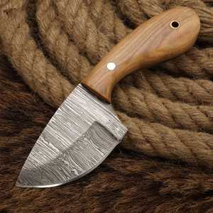 Couteau de chasse artisanal en acier Damas, personnalisé, avec manche en bois d'olivier et étui en cuir - Product Image 1