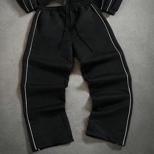 Ensemble de survêtement unisexe en nylon respirant et léger, grande taille, écologique, avec logo personnalisé, style streetwear oversize, idéal pour l'hiver - Product Image 5