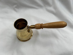 Cafetera Turca de Latón Resistente, Cezve Tradicional con Base Aroada, Ibrik de Latón Dorado para Estufa, Cafetera Árabe con Asa - Product Image 4