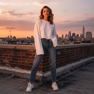 เสื้อฮู้ดดี้ผ้าฝ้ายเฟรนช์เทอร์รี่สำหรับผู้หญิง ทรงครอป ปลายเสื้อแบบดิบ ทรงโอเวอร์ไซส์ ทรงบ็อกซี่ สไตล์สตรีทแวร์ แขนยาวพิเศษ โลโก้ด้านหน้า - Product Image 1