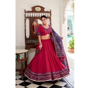 Elegante conjunto de Lehenga Choli para Navratri, ideal para el baile Garba, la noche Dandiya y celebraciones festivas. - Product Image 1