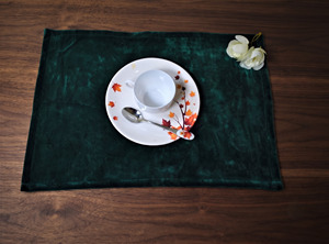 Ensemble de sets de table rectangulaires en velours vert émeraude classique de haute qualité, écologiques, lavables, antidérapants, pour restaurant - Product Image 2