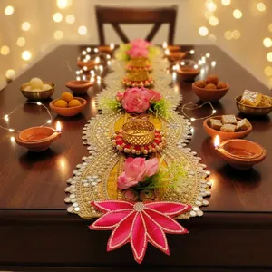 Chemin de table floral traditionnel avec des fleurs roses et des broderies dorées pour la décoration de la maison pendant Diwali - Product Image 1