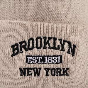 Gorros de Invierno Cálidos Sublimados con Logotipo Personalizado OEM/ODM, Elásticos, con Puño Acanalado, Transpirables, de Acrílico/Algodón, con Lazo de Jacquard - Product Image 5