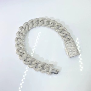Pulsera de Diamantes Moderna de la Mejor Calidad para Mujer, Joyería de Moda para Uso Diario, Disponible a un Precio Razonable - Product Image 1