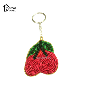 Breloques de sac faites à la main en perles de rocaille écologiques et durables, forme irrégulière, magnifiques porte-clés artisanaux à prix abordable – Vente chaude - Product Image 1