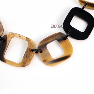 Collar de Cadena de Eslabones Cuadrados de Cuerno Natural BIXGO, Hecho a Mano, Ligero, Moderno, Joyería Unisex - Product Image 5