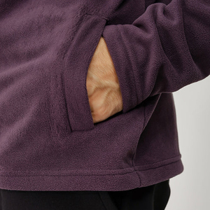 Sweat à capuche bordeaux personnalisé pour homme avec cordons de serrage noirs et design minimaliste uni, style streetwear décontracté - Product Image 5