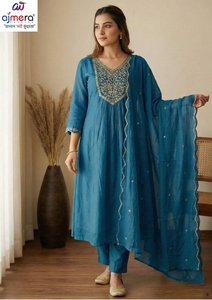 Ensemble Kurti Designer pour Femme – Tenue Traditionnelle Ethnique Élégante pour Fêtes, Mariages et Bureau – Coupe Classique Infroissable - Product Image 4