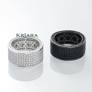 แหวนเพชรโมอิสซาไนต์ทรงเรขาคณิต ดีไซน์แบบ Eternity Band เงินแท้ 925 ประดับเพชรแบบ Pave Setting เหมาะสำหรับทั้งชายและหญิง เครื่องประดับงานแต่งงานสุดหรู - Product Image 4