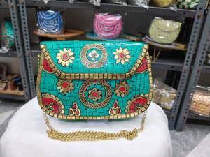 Sac à main pochette personnalisé fait main en métal léger et durable, motif géométrique, fermeture à bouton, chaîne, étanche et portable - Product Image 1