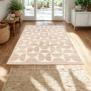 Tapis en jute géométrique tissé à la main avec motifs tribaux inspirés du kilim Tapis écologique pour des intérieurs durables - Product Image 6