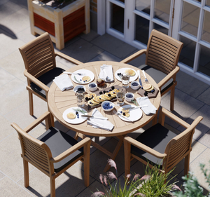Juego de Mesa de Comedor Redonda de Madera de Teca Sólida para Exteriores, 4 Plazas con Sillones, Acabado Natural, Muebles de Jardín y Patio para Villa o Resort - Product Image 1