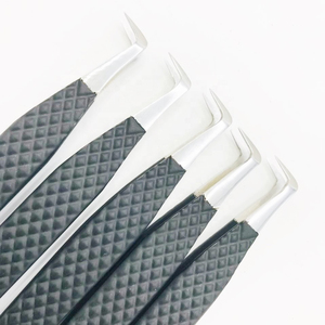 Pince à cils de précision à 90 degrés pour pose et retrait des cils, avec poignées ergonomiques antidérapantes et emballage personnalisé - Product Image 2