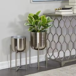 Maceta Metálica Única y Elegante para Interiores y Exteriores, Contenedor Decorativo para Flores, para Decoración del Hogar, Jardín y Balcón - Product Image 5