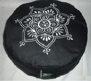 Cojín de Meditación de Yoga Negro GULLSTAR YOGA INDUSTRY, Diseño Floral Bordado, Lona de Algodón Lavable, Ecológico, para Adultos - Product Image 1
