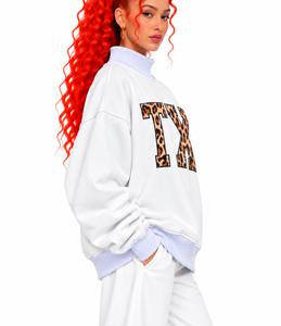Sudadera Blanca Extra Grande con Cuello Alto para Mujer, Estampado de Leopardo TX, Manga Larga, Tejido de Algodón, Estilo Otoñal - Product Image 5