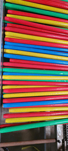 Barra de mopa de madera con revestimiento de PVC negro de 7.5 cm, mango de cepillo impermeable, ecológico, ligero y extensible con cerdas de plástico. - Product Image 5