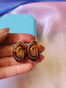 Pendientes de Aro y Cuentas de Resina Dorada y Marrón, Pendientes de Resina Irregulares, Joyería Artística de Moda Dorada y Marrón - Product Image 5
