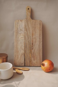Planche à découper ronde en bois - Écologique et durable, surface antidérapante pour servir charcuterie, fromages et légumes - Product Image 4