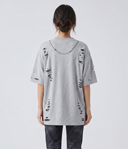 เสื้อยืดโอเวอร์ไซส์สไตล์ดิสเทรสสำหรับผู้หญิง ผ้าฝ้าย 100% ทรงไหล่ตก คอกลม แขนสั้น - Product Image 2