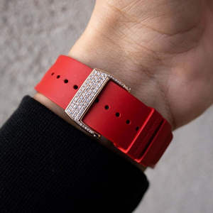 นาฬิกาข้อมือแฟชั่นหรูหราสำหรับผู้ชาย สายยางสีแดงครึ่งหนึ่ง ตัวเรือนสแตนเลสสตีล หน้าปัดขนาดใหญ่ ประดับเพชรโมอิสซาไนต์ ตัวเรือนทรงสี่เหลี่ยม กระจกแซฟไฟร์ - Product Image 5