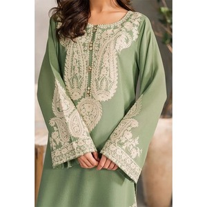 Mirana - Traje de Verano de 3 Piezas con Bordado en el Pecho - Product Image 3