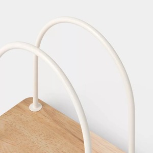 Porte-serviettes carré moderne en métal avec motif feuille de fougère dorée et base marron foncé - Product Image 2