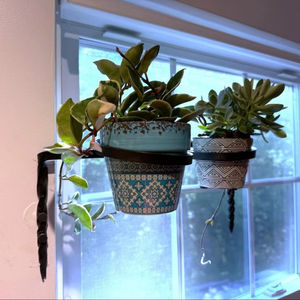 Macetero Metálico Simple para Montar en la Pared, para Plantas de Interior, Decoración del Hogar y Jardinería Vertical en Espacios Pequeños, de la India - Product Image 1