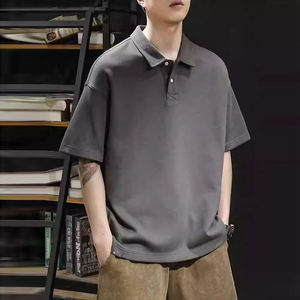เสื้อยืดคอกลมแขนสั้นผู้ชายทรงปกติ ดีไซน์เรียบง่ายทันสมัย ใส่ได้หลายโอกาส เหมาะสำหรับฤดูร้อน ผ้าถักเนื้อแน่น - Product Image 4