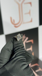 Anillo de compromiso con diamante moissanita de corte marquesa, certificado GRA, joyería fina en plata de ley 925, viene con engaste de 4 puntas. - Product Image 5