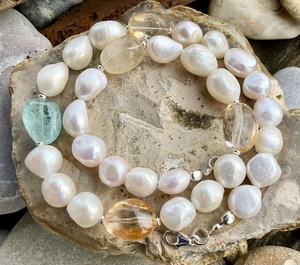 Luxury Handcrafted Resin Pendant Necklace for <b>Women</b> Elegant Party Wear fashion pendant necklaces fashion <b>jewelry</b> necklaces - Product Image 2