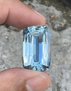 Aigue-marine naturelle bleue de 23,20 carats, taille coussin, coupe excellente, sans défaut, avec éclat, provenant du Brésil - Product Image 1