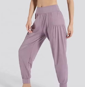 Vente en gros Pantalons de fitness évasés en dentelle de haute qualité pour femmes Pantalons d'entraînement de yoga Taille haute en polyester/nylon respirant - Product Image 6