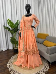 Traje Sharara de Seda Color Durazno con Bordado Zari, Conjunto Anarkali para Bodas y Fiestas, Estilo Bollywood Indio-Pakistaní - Product Image 5