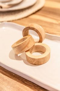 Anneau de serviette décoratif en bois, idéal pour les arrangements de table de mariage, les occasions festives et la mise en scène coordonnée des repas - Product Image 6