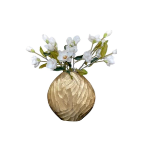 Vase de sol moderne en métal avec design artisanal et finition dorée, idéal pour la décoration de la maison et des fêtes - Product Image 4