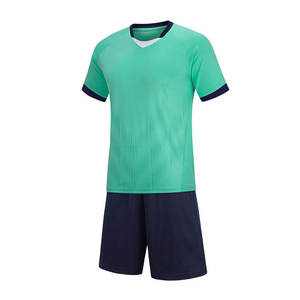 Conjunto de Camiseta de Fútbol Sublimada con Cuello en V para Hombre, Degradado Verde, Sin Mangas, Pantalones Cortos Elásticos que Absorben la Humedad, Personalizable, 100% Deportivo - Product Image 3