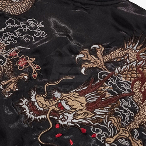 Veste Sukajan en satin respirant et durable de haute qualité, col montant, logo frontal, motifs artistiques traditionnels pour un usage décontracté - Product Image 4