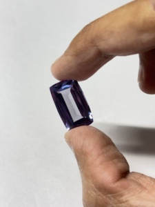 Piedras preciosas sueltas de alejandrita cultivada en laboratorio, corte cojín, con cambio de color, facetadas, efecto llama fusionada. - Product Image 5