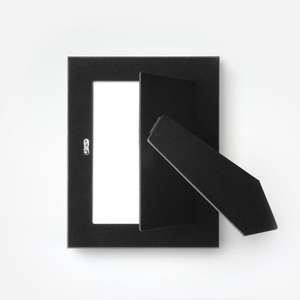 Elegante Marco de Fotos Moderno de Madera Maciza Ecológica para Montar en la Pared - Product Image 1