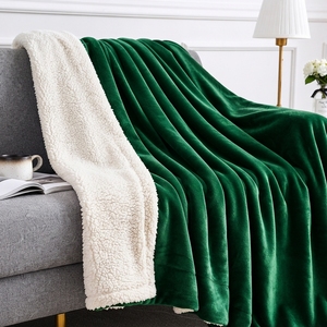 Manta Sherpa Lisa Verde de Forro Polar, Manta Tejida Personalizada para el Hogar y Viajes - Product Image 1