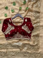 Sari Fendy Sartin très doux et élégant, au look riche, avec de magnifiques broderies et des motifs de sequins de 3 mm sur toute la bordure du sari.