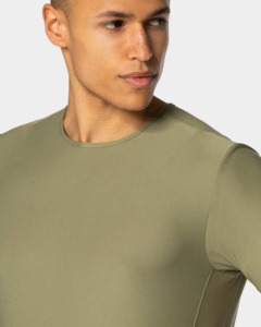 เสื้อยืดคอกลมสีเขียวมะกอกสำหรับผู้ชาย ทรงปกติ ผ้าโพลีเอสเตอร์ 100% น้ำหนัก 220 กรัม ระบายอากาศได้ดี ป้องกันการเป็นขุย เหมาะสำหรับออกกำลังกาย ODM - Product Image 2