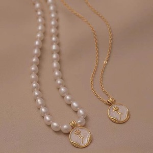 Collier de haute qualité au design rétro français, luxe léger, perle d'eau douce, pendentif rose, accessoire de mode haut de gamme - Product Image 4