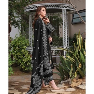 Organza brodé en coton premium noir intense avec bordure intégrale et broderie complexe sur le devant, les manches et les bordures - Product Image 4