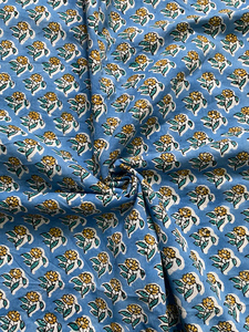 Tela de Algodón Ligera con Estampado Floral Azul, Impresa a Mano, por Metro, para Confección de Vestidos y Acolchados para Niños y Niñas - Product Image 1